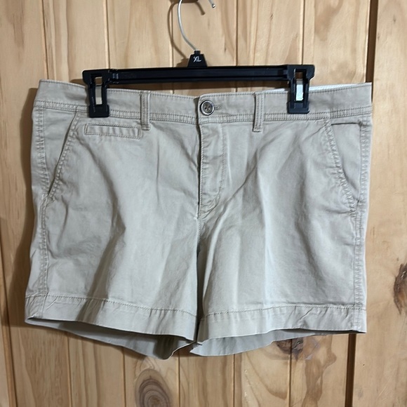 Old Navy Pants - Old Navy Perfect 5 Shorts Flat Front Khakis